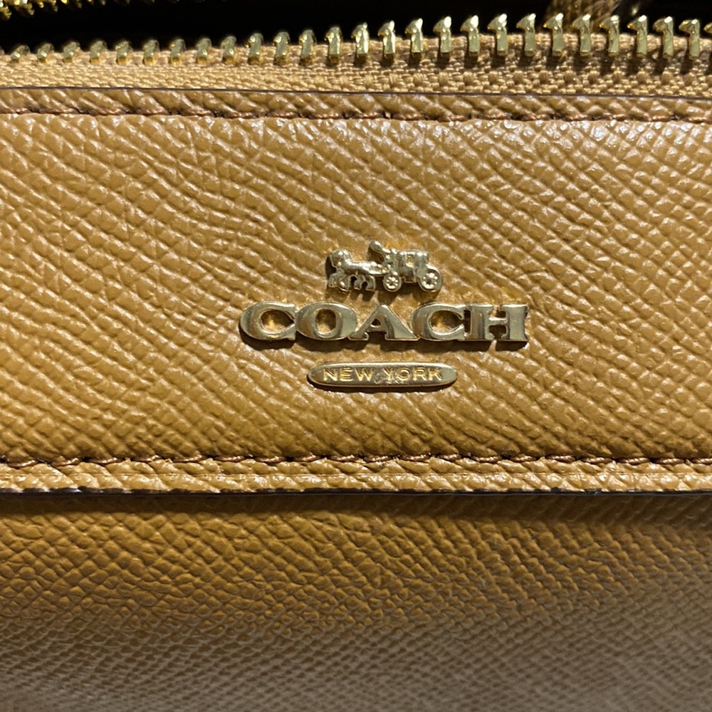 Coach - Picture 3 of 6